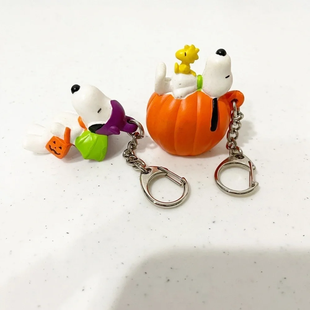 Lot Of 12- Vintage Peanuts Snoopy/ Halloween/Fall/Thanksgiving key chains.